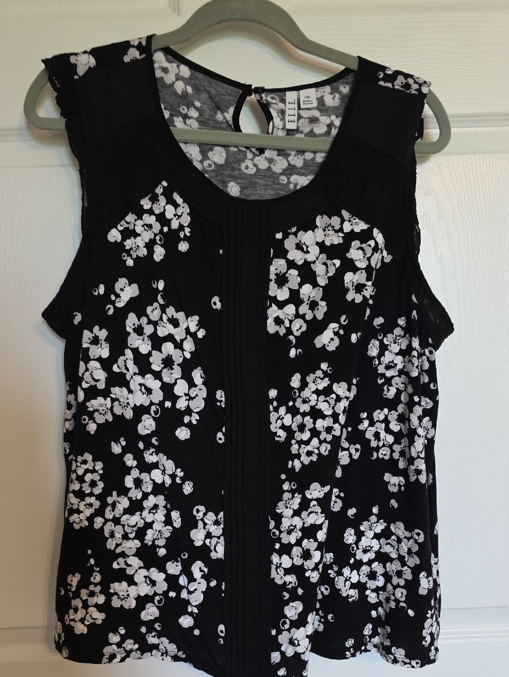 Elle Black and White Floral Pintuck Sleeveless Cami